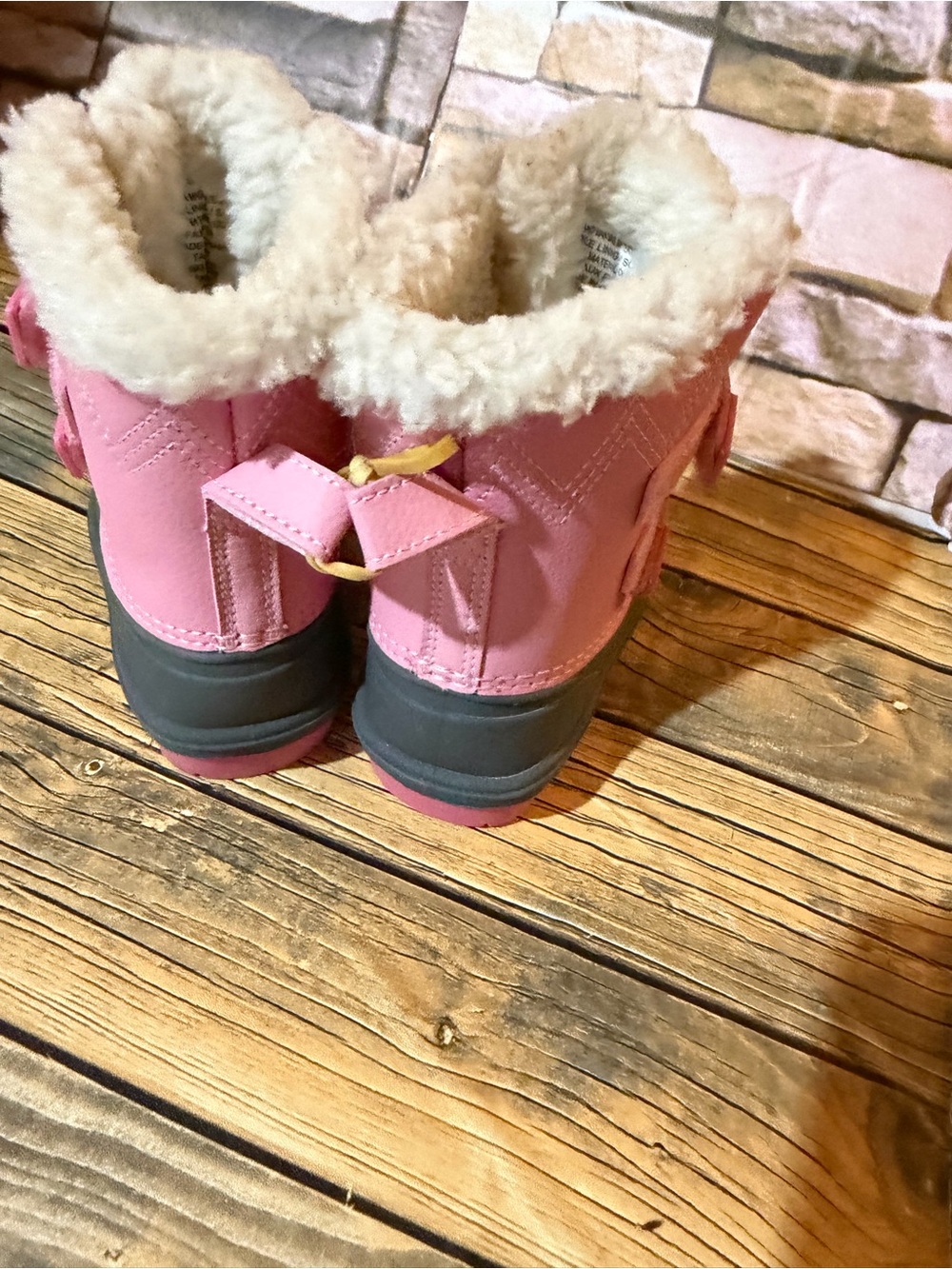 Cat & Jack Pink and Gray Girls' Faux-Fur Snow Boots fur has a dirty spot ! - Picture 3 of 8